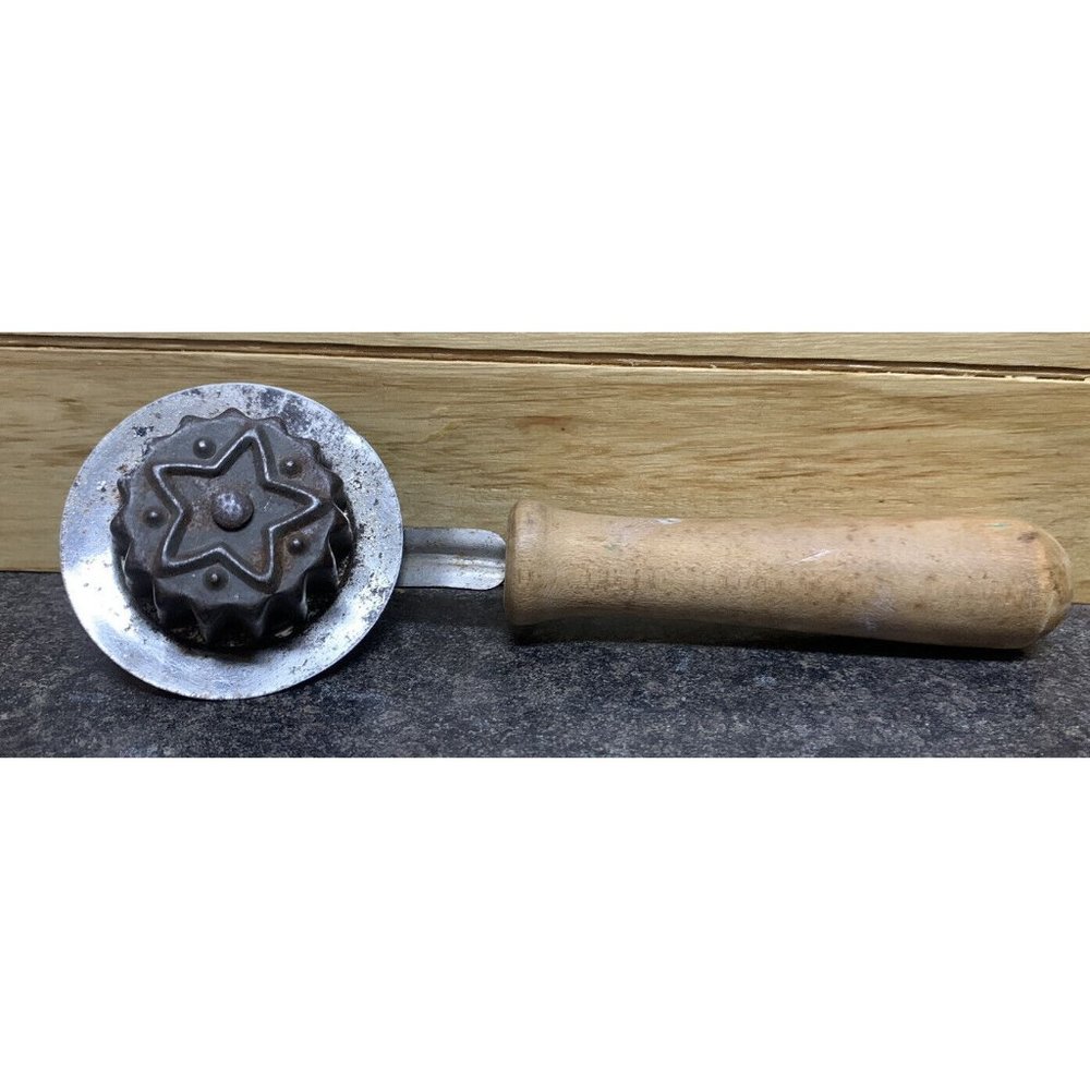 Antique Dandy Pat. Apr 28 1925 Pastry Wheel Pie Crust Edge Trimmer Cutter Wheel